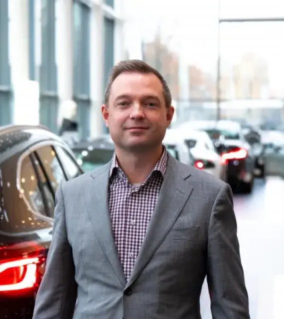 Verkoopadviseur Peter voor Dusseldorp ALPINA Apeldoorn