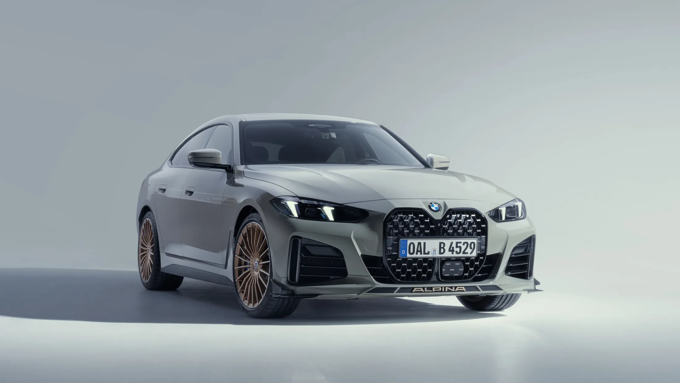 Voorzijde van de ALPINA B4 GT