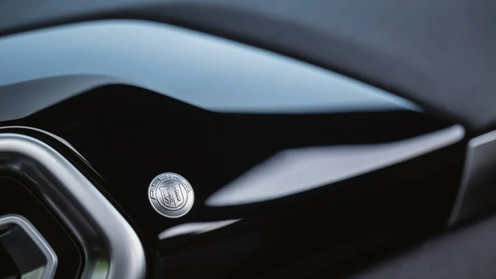 ALPINA XD4 Dashboard pianolak 2022